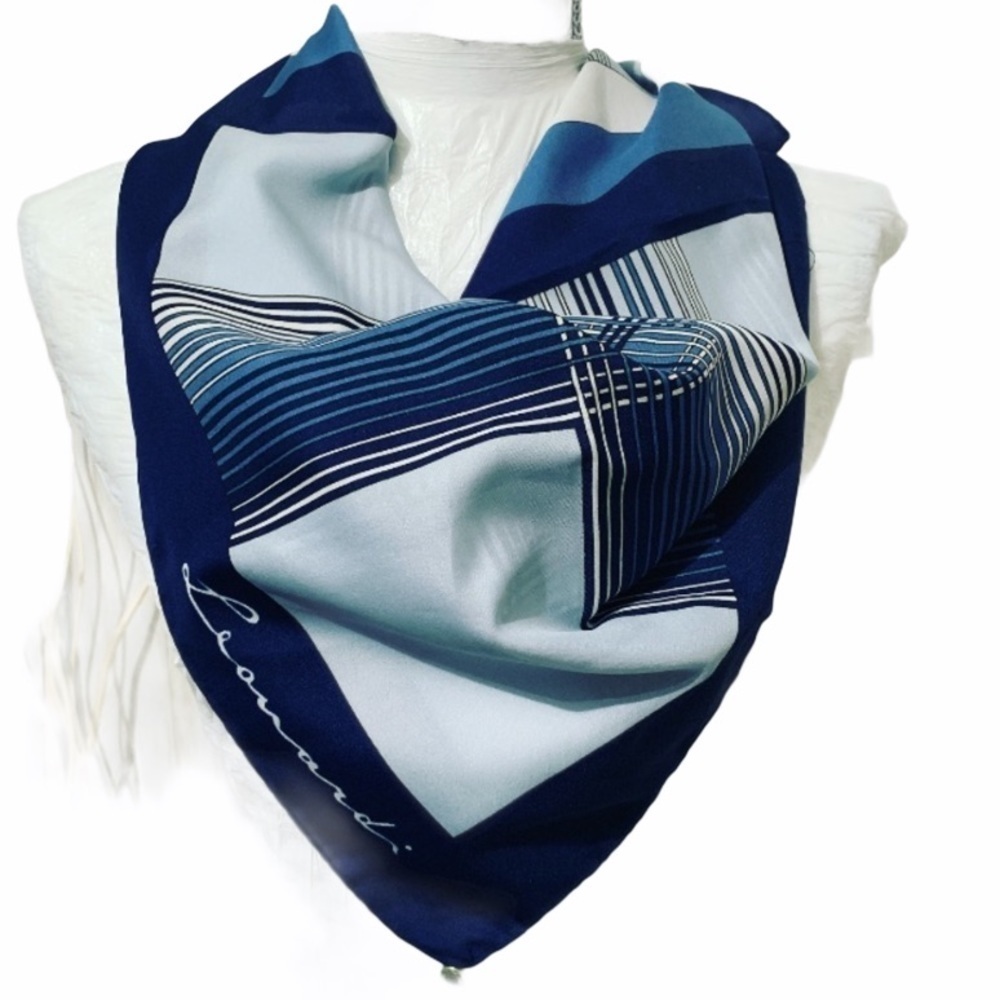 VINTAGE Signed Leonardi Scarf with Gold Tag
